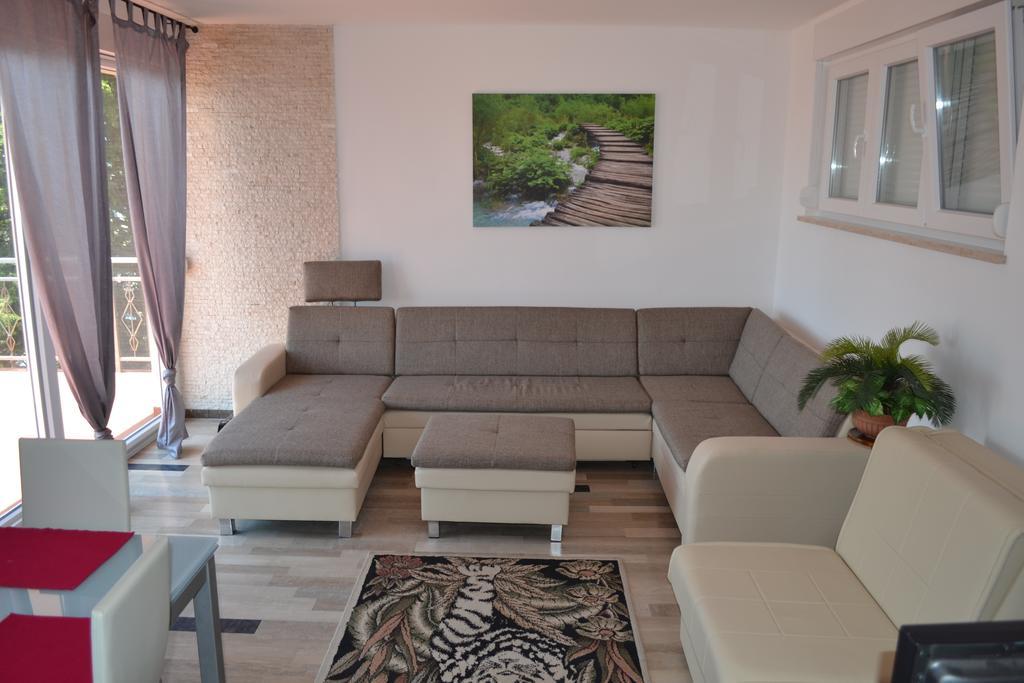 Apartments Lungomare ウマグ 部屋 写真