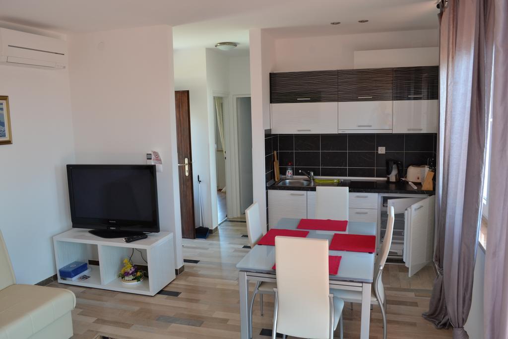 Apartments Lungomare ウマグ 部屋 写真